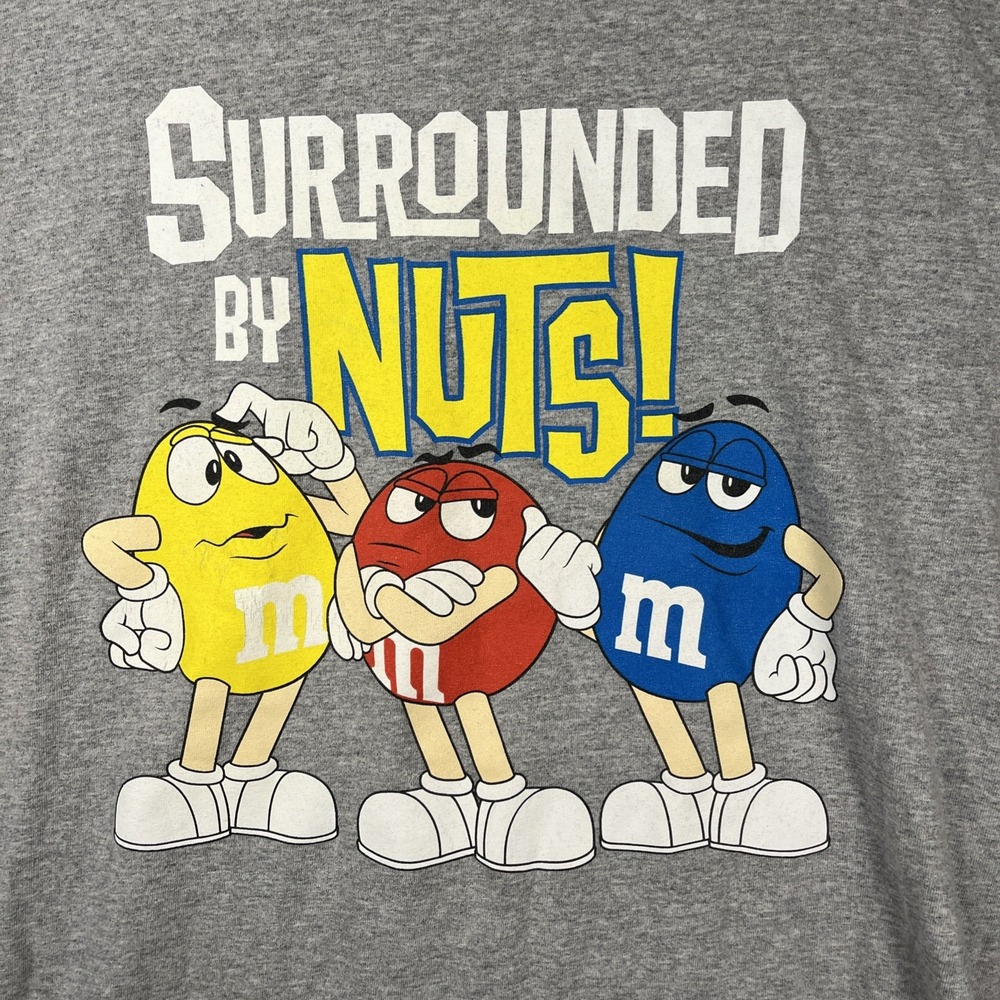 OFFICIALLY LICENSED‎ M&M's "SURROUNDED BY NUTS" GRAY T-SHIRT SZ L (FITS LIKE M)